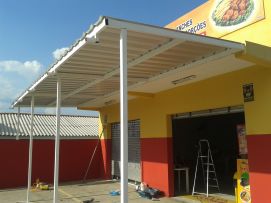 Cobertura com telha de zinco